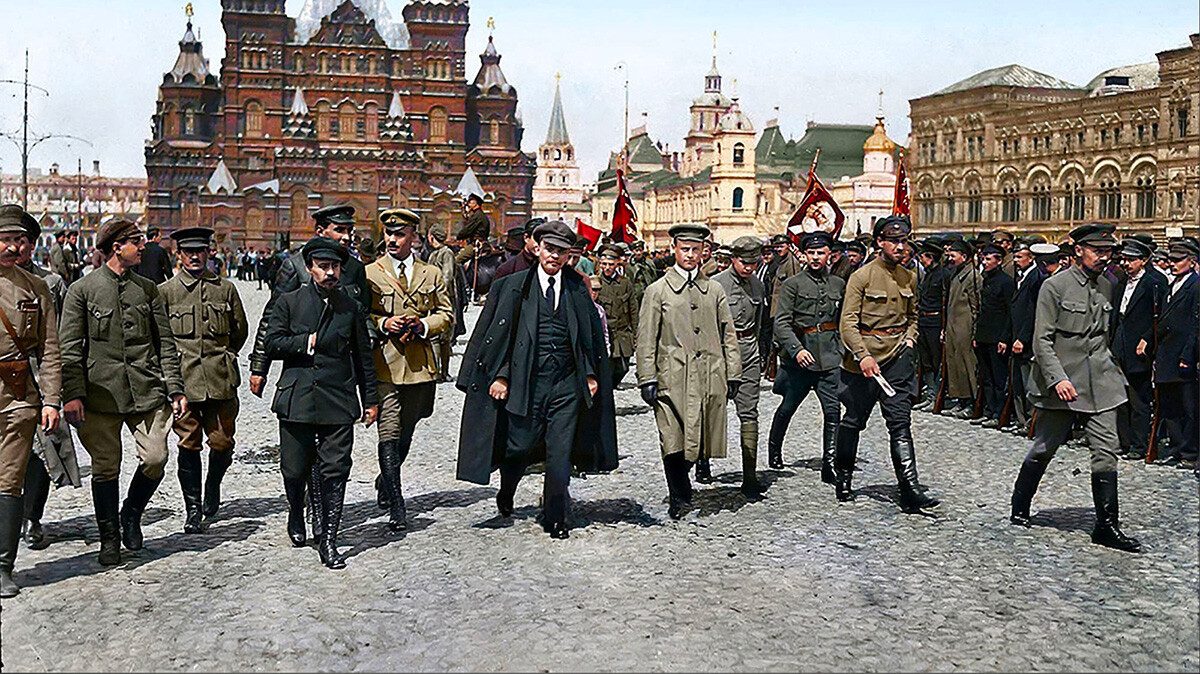 RedPlaneta2's tweet photo. #TalDíaComoHoy de 1917 comenzó la Revolución Octubre.

Enlace para ver el video sobre la Revolución de Octubre 
https://t.co/XgQHNnNyPL https://t.co/Sr8jE0bJSp