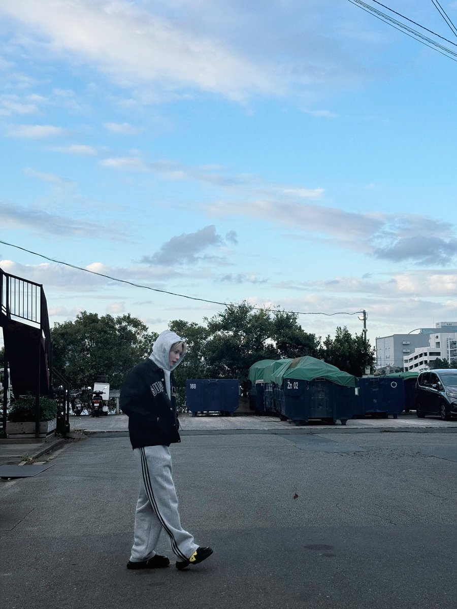 shanmbin's tweet image. The sky is so blue today it feels like my soul wandered somewhere far just to remember what home feels like…