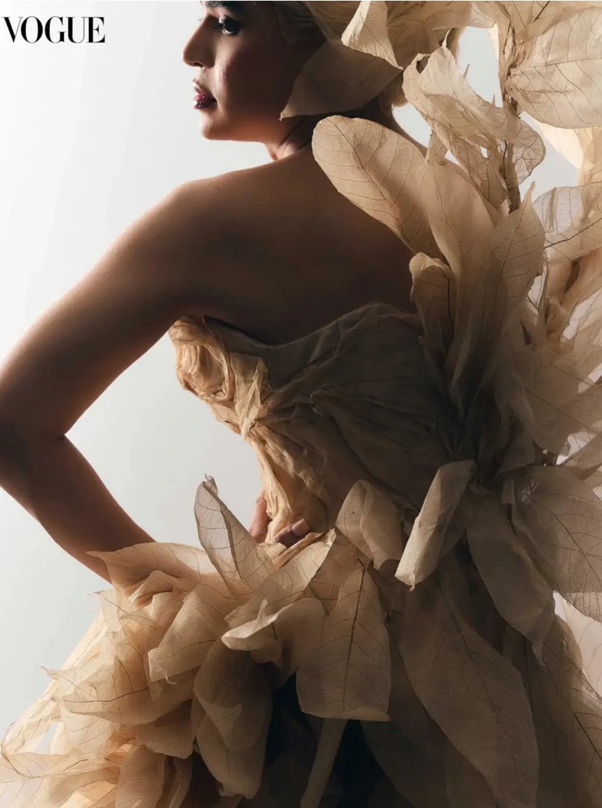 PASAVOGUE ka naman dyan, Misis! <a href="/VinasDeluxe/">Viñas Deluxe #MisisIt</a> for Vogue Philippines 🍂

Read the full article here 📖
🔗vogue.ph/fashion/holy-c…