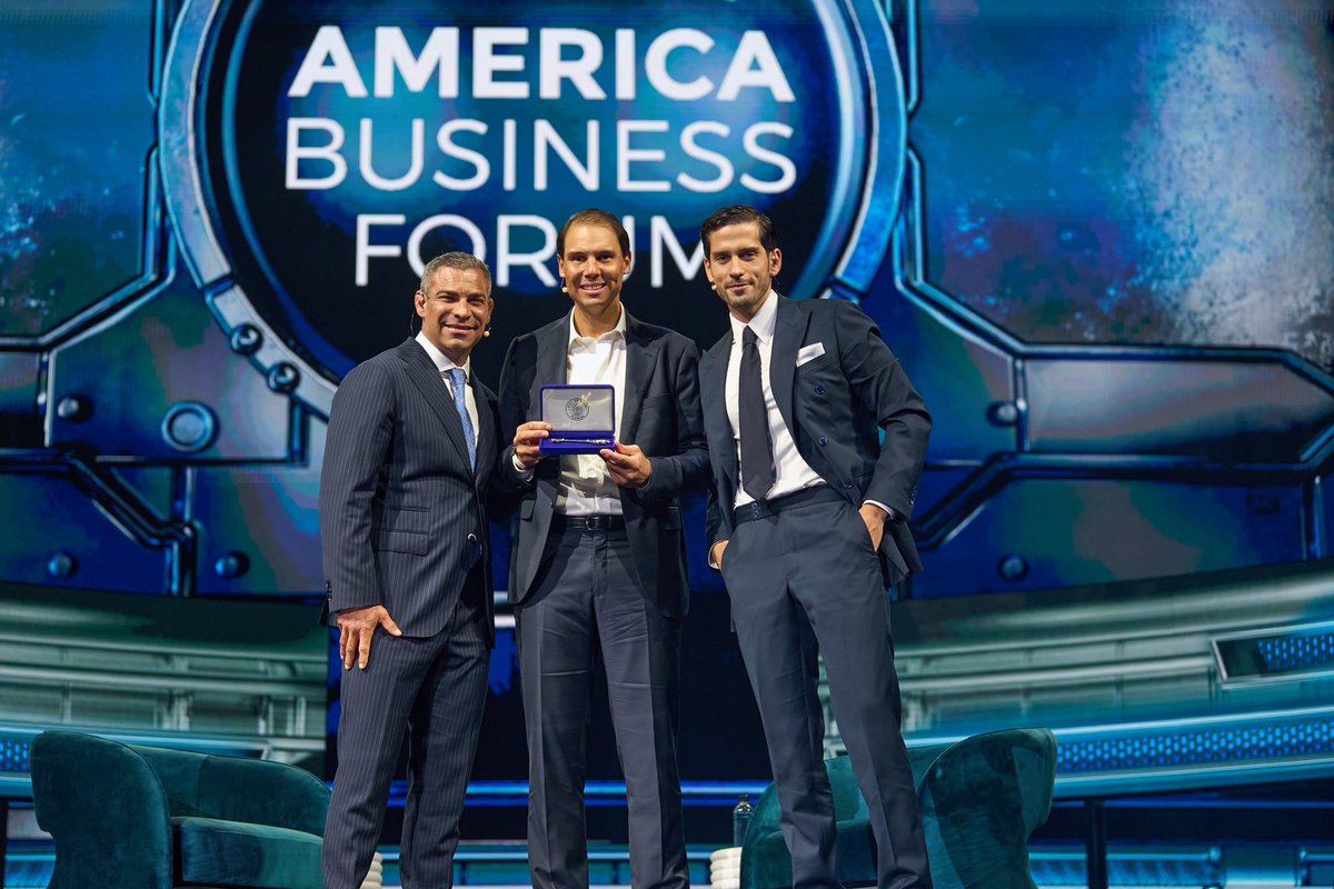 RafaelNadal's tweet image. Thank you, Miami, for giving me the key to the city. It’s a very special recognition from a community I feel deeply connected to.

It’s been exciting to take part in the America Business Forum and to share experiences, values, and future projects.

¡Gracias, Miami!