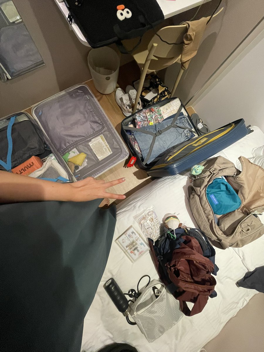 สภาพห้องที่ไทเป 😂😂😂
เปิดกระเป๋าปุ้บ เกือบกลายเป็นคนไม่มีจุดยืน