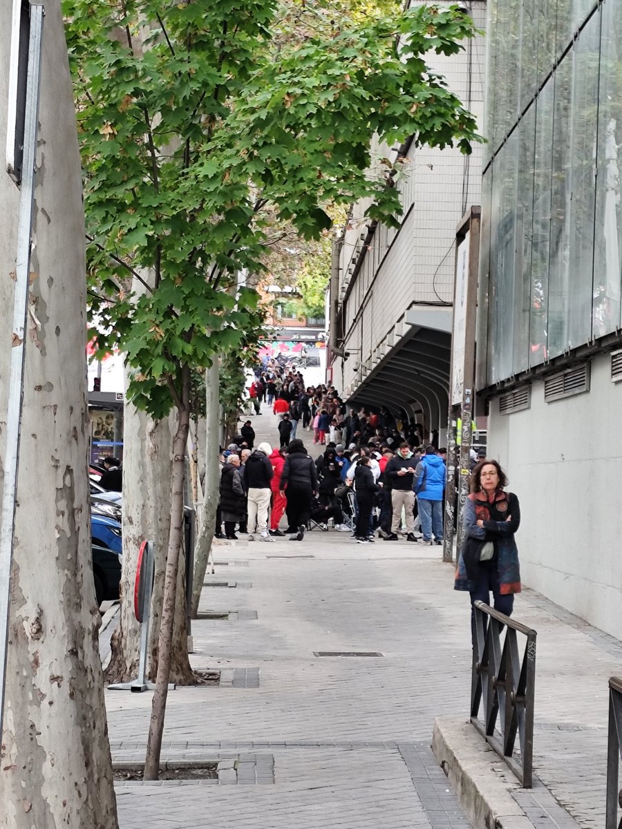 Precios "populares" para comprar entradas en taquilla (en pleno 2025 el Rayo Vallecano es el único club de Primera y Segunda división que no permite venta online).

Otra maravillosa gestión de Martín Presa.

#PresaVeteYA