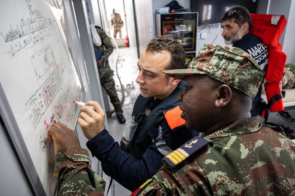 FrenchForces's tweet photo. 📍 Gulf of Guinea | The #CORYMBE mission goes on
 
➡️ Varied trainings for 🇫🇷 sailors and soldiers deployed onboard the landing helicotper deck alongside partners of the area :
 
💥 Individual shooting and armored shooting exercises from the LHD’s flight deck
🌊🧯 Amphibious landing with 🇬🇦 soldiers and on-board security training with a 🇧🇯 patroller
 
🤝 Cooperation and mutual trust for maritime security in the Gulf of Guinea