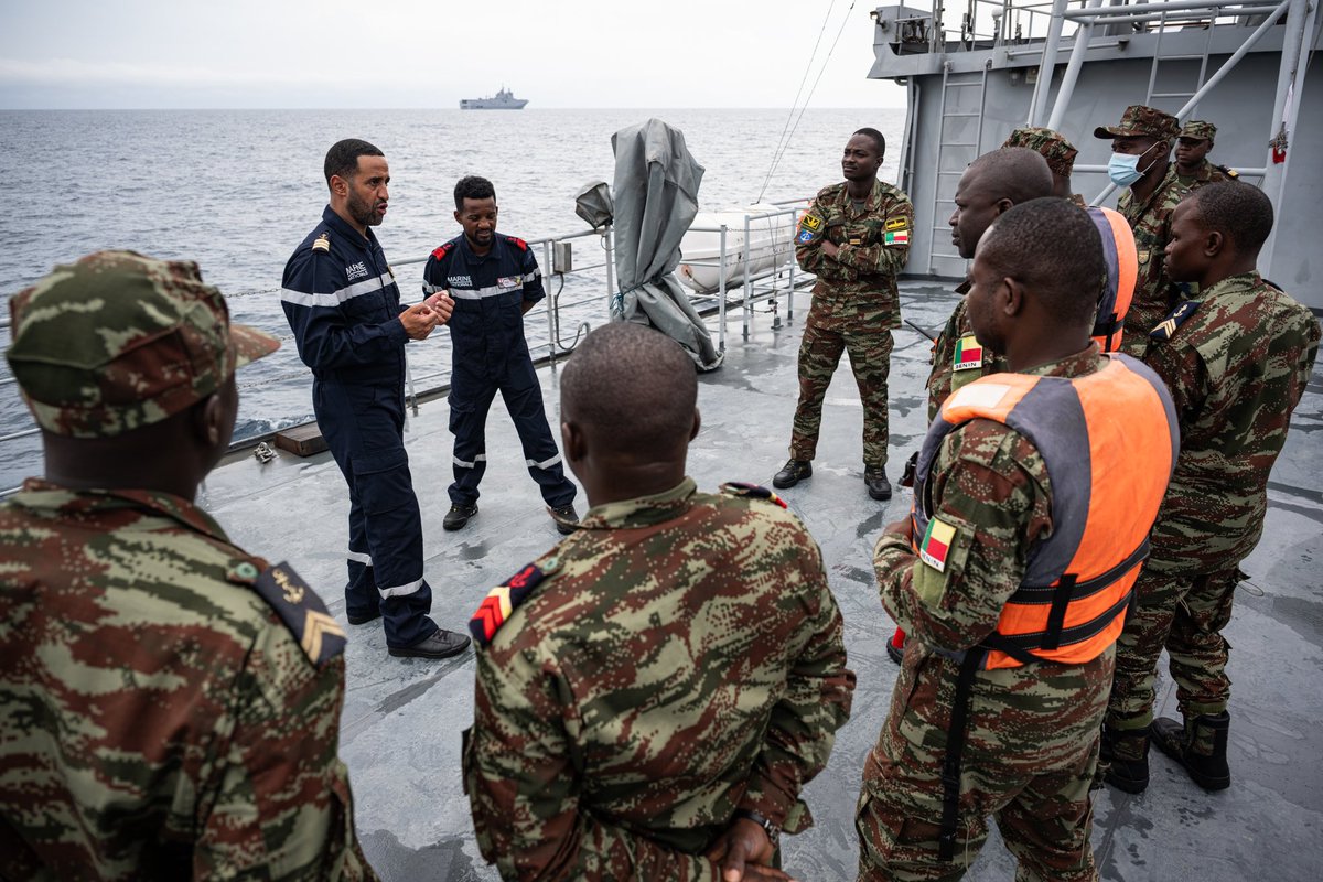 FrenchForces's tweet photo. 📍 Gulf of Guinea | The #CORYMBE mission goes on
 
➡️ Varied trainings for 🇫🇷 sailors and soldiers deployed onboard the landing helicotper deck alongside partners of the area :
 
💥 Individual shooting and armored shooting exercises from the LHD’s flight deck
🌊🧯 Amphibious landing with 🇬🇦 soldiers and on-board security training with a 🇧🇯 patroller
 
🤝 Cooperation and mutual trust for maritime security in the Gulf of Guinea