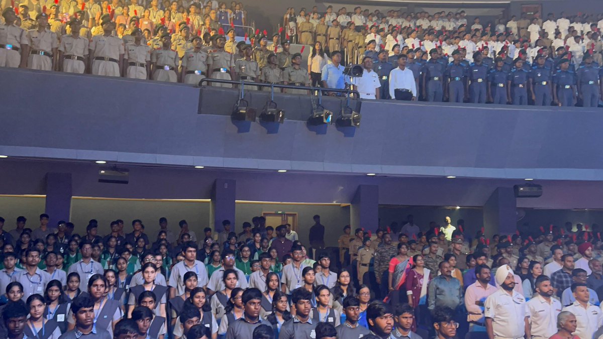 IN_HQTNP's tweet photo. सुजलाम सुफलम्, मलयज शीतलम्, शस्य श्यामलम्, मातरम्’! The spirit of patriotism was truly echoed in a powerful chorus organised by @IN_HQTNP, wherein Service Personnel, school children &amp; #NCC cadets, paid tribute to #BankimChandraChattopadhy on 150 years of ‘Vande Mataram’. https://t.co/5gjZmn1aRM
