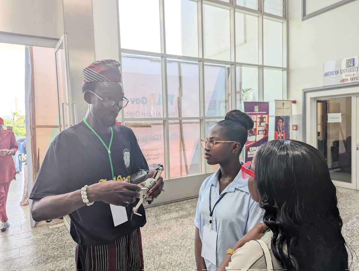 Solflare to the world! 🌎 

I and <a href="/web3rey/">Darey ☕</a> onboarded <a href="/i_am_treasure07/">Miss CrypT ✨</a> who is a video content creator with 4 months of experience into <a href="/solflare/">Solflare - The Solana Wallet</a> at the Solana Summit Africa.

It was a great experience!
Looking forward to seeing more of you on the timeline, ma’am.

G4G 💛