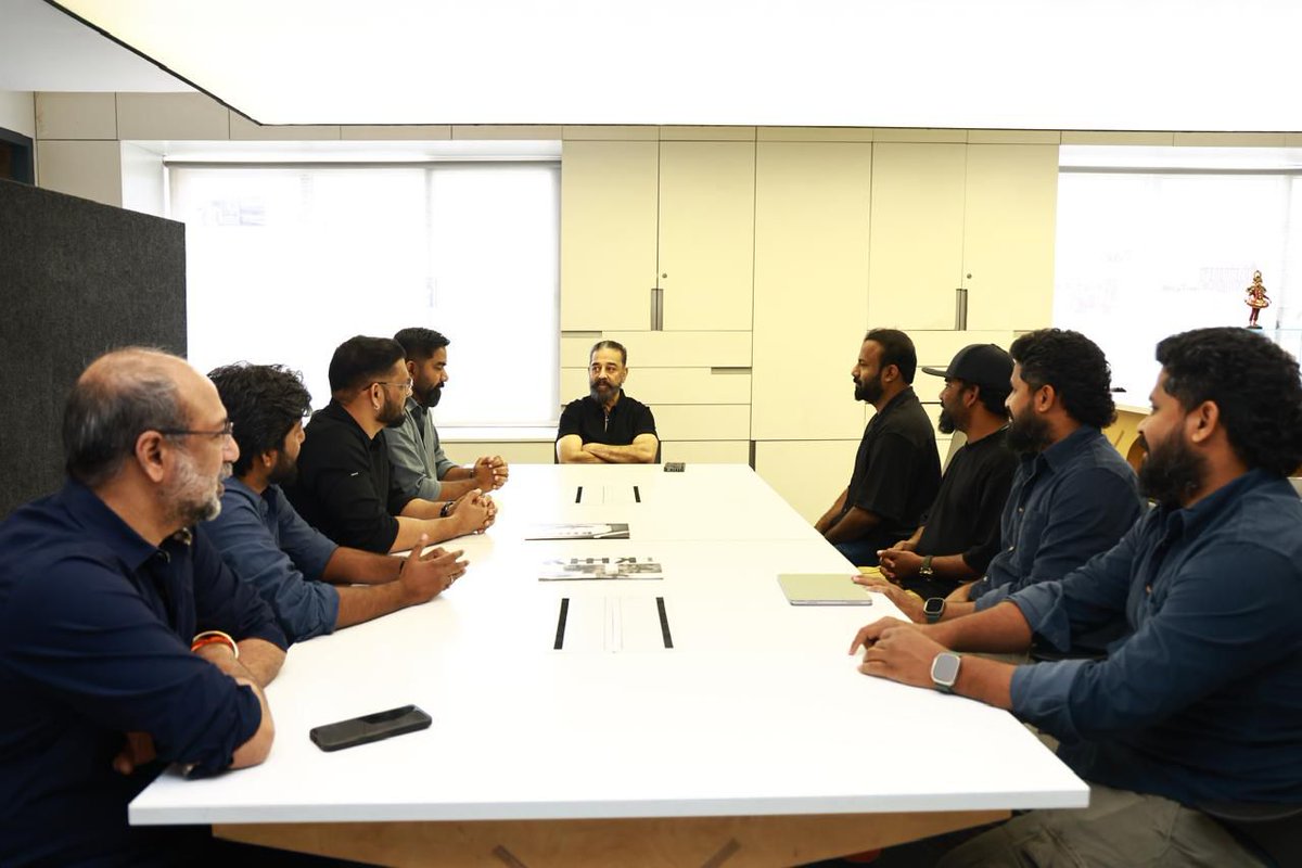 IndianClicks's tweet photo. Welcome to the world of Kamal Haasan!
HUNT MODE ON 🎯
#KamalHaasan #KHAA #HBDKamalHaasan
#ActionInAction
A film by @anbariv
Starring @ikamalhaasan #Mahendran
Music Composer - @jakes_bejoy
DOP - #SunilKS
Editor - #ShemeerKM
Production Designer - #VineshBanglan
Publicity Designer - @tuneyjohn
@RKFI @turmericmediaTM @magizhmandram