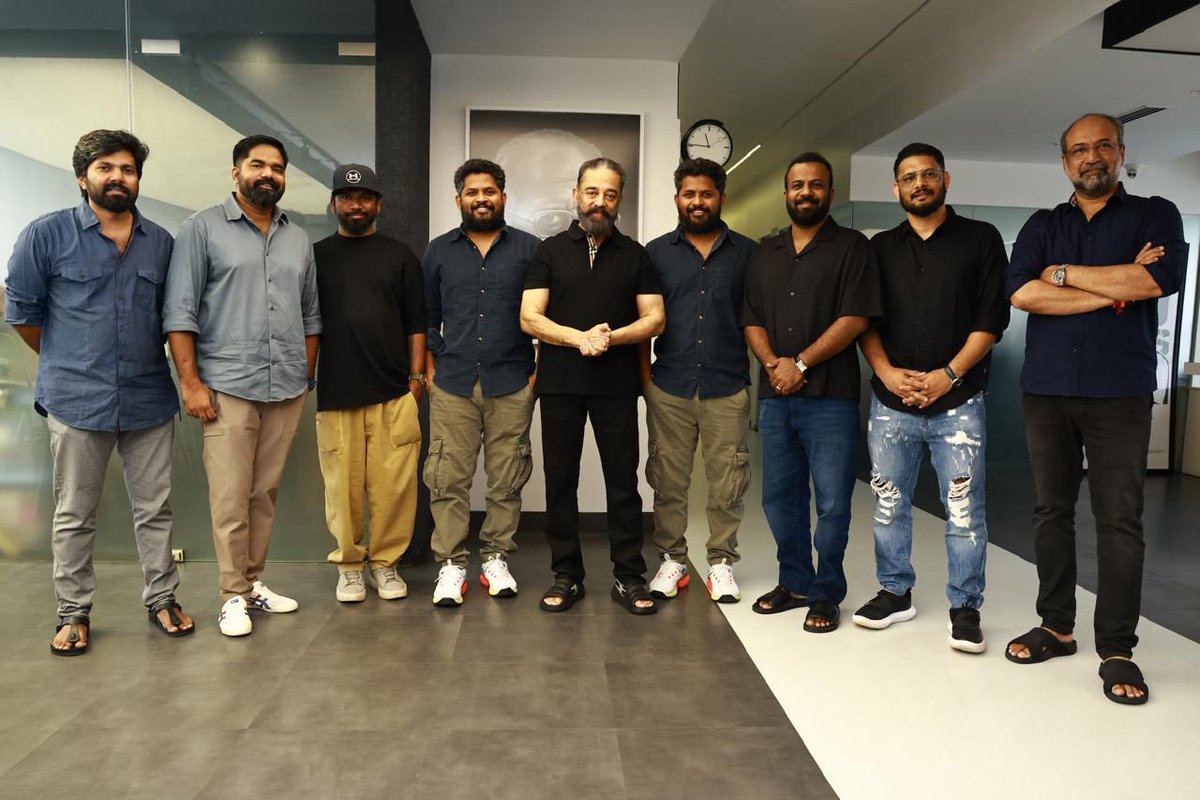 IndianClicks's tweet photo. Welcome to the world of Kamal Haasan!
HUNT MODE ON 🎯
#KamalHaasan #KHAA #HBDKamalHaasan
#ActionInAction
A film by @anbariv
Starring @ikamalhaasan #Mahendran
Music Composer - @jakes_bejoy
DOP - #SunilKS
Editor - #ShemeerKM
Production Designer - #VineshBanglan
Publicity Designer - @tuneyjohn
@RKFI @turmericmediaTM @magizhmandram