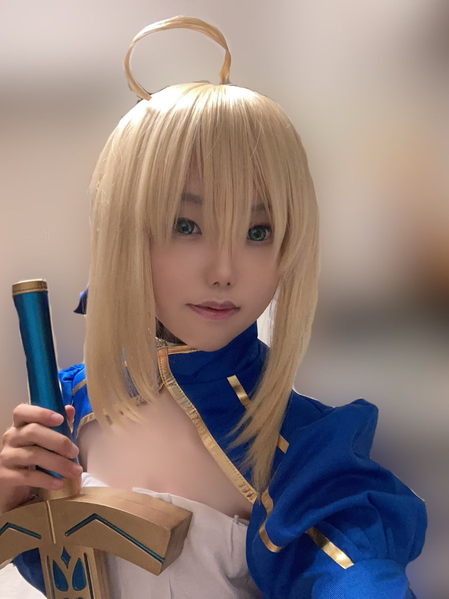 r_fgo_a's tweet photo. 自己紹介します〜！🏷️✨️✨️
FGO歴3年目、コスプレ歴3ヶ月の🔰
アルトリア最推しな人です〜👑👑✨️✨️✨️

🩷、♻️で気になった方お迎えに行きます!!
 #FGO好きな人と繋がりたい 
 #コスプレイヤーさんと繋がりたい 
 #FGOレイヤーさんと繋がりたい https://t.co/6KzdOJkd9b