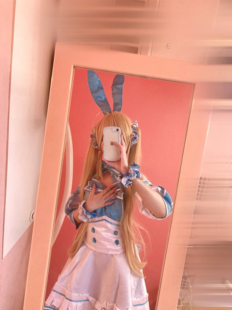 r_fgo_a's tweet photo. 自己紹介します〜！🏷️✨️✨️
FGO歴3年目、コスプレ歴3ヶ月の🔰
アルトリア最推しな人です〜👑👑✨️✨️✨️

🩷、♻️で気になった方お迎えに行きます!!
 #FGO好きな人と繋がりたい 
 #コスプレイヤーさんと繋がりたい 
 #FGOレイヤーさんと繋がりたい https://t.co/6KzdOJkd9b