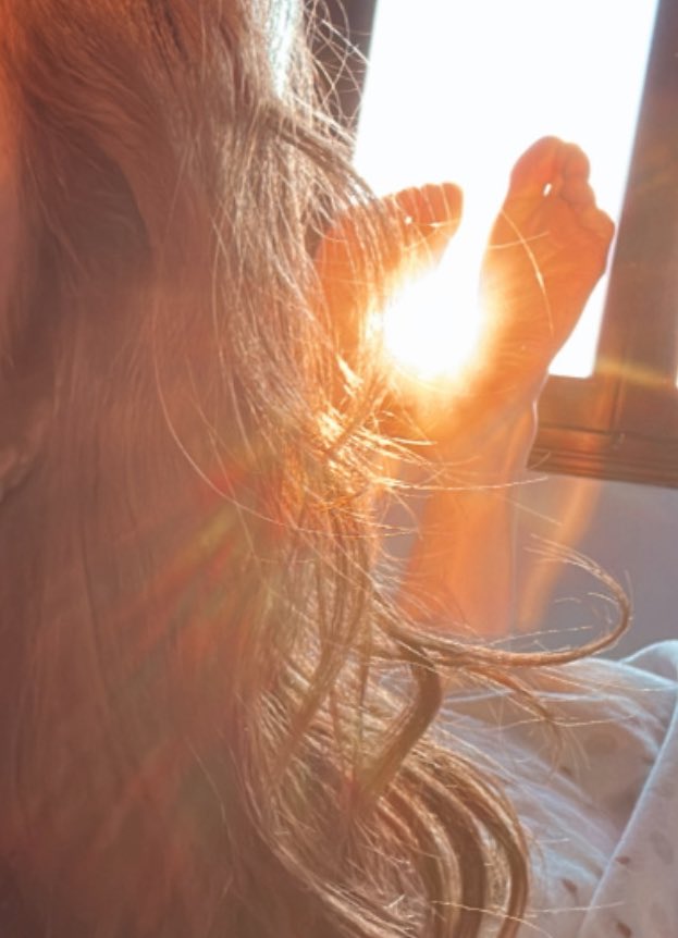 VenusMaryQueen's tweet photo. Buongiorno #findom
il sole bacia… i miei piedi! 

Beato lui ♥️ non credi??
Portami la colazione ora ☕️
#moneymiss #findomita @falcoRTW @findomitalia https://t.co/NZXuwxY2s2