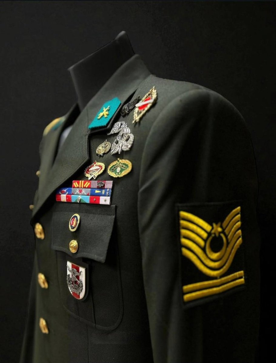 Dünyanın en gelişmiş silahlarını uçağını tankını gemisini radarını veya iletişim sistemini tamir bakım kullanım ve harbe hazır tutan ve bu işi 30 yıl yapan Astsubayların diploması, Halk eğitimden 2 ayda alınan diploma kadar işlerliği ve statüsü yok.
#AstsubaylarHakMücadelesinde