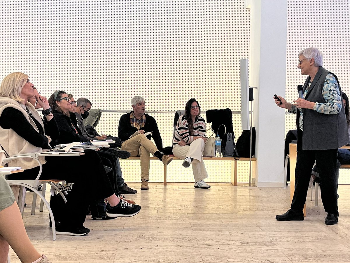 xarxaCb's tweet image. Avui, a l’#OMEGA2 de la @xarxaCb, escoltem atentament la @SanmartiNeus, fent-nos reflexionar sobre els informes d’avaluació. @RosaSensatAxA