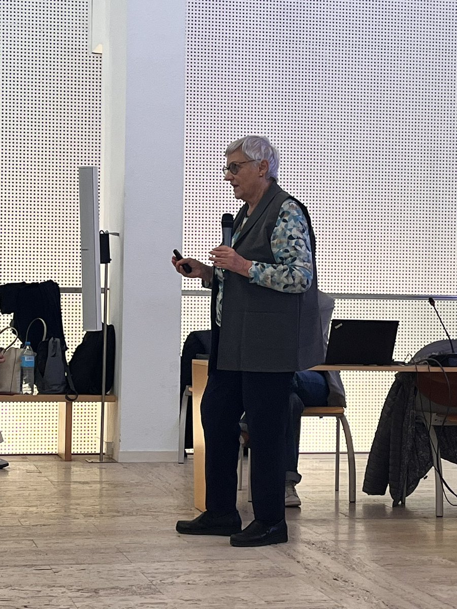 xarxaCb's tweet image. Avui, a l’#OMEGA2 de la @xarxaCb, escoltem atentament la @SanmartiNeus, fent-nos reflexionar sobre els informes d’avaluació. @RosaSensatAxA