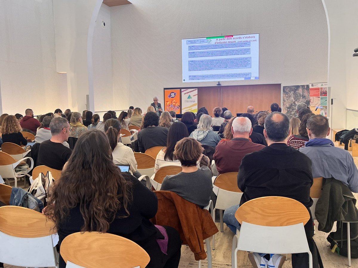 xarxaCb's tweet image. Avui, a l’#OMEGA2 de la @xarxaCb, escoltem atentament la @SanmartiNeus, fent-nos reflexionar sobre els informes d’avaluació. @RosaSensatAxA