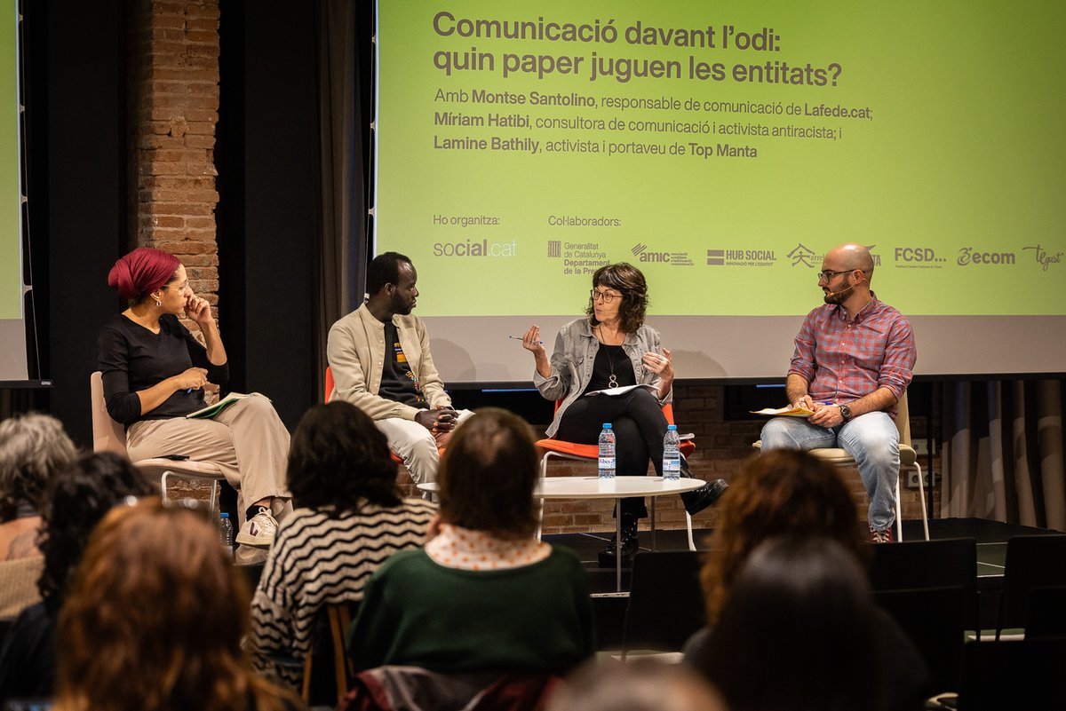 socialpuntcat's tweet photo. @hubsocialbcn @Lafedecat @miriamhatibi @sindicatomanter @montsanto @augustomagana @TopManta6 Els tres ponents coincideixen que cal fer una comunicació més propera, arribar als cercles d'amics, familiars, als barris i els centres educatius, per combatre el discurs d'odi.  
#SocialLab #NarrativesConstructives https://t.co/JkP4rAHT21