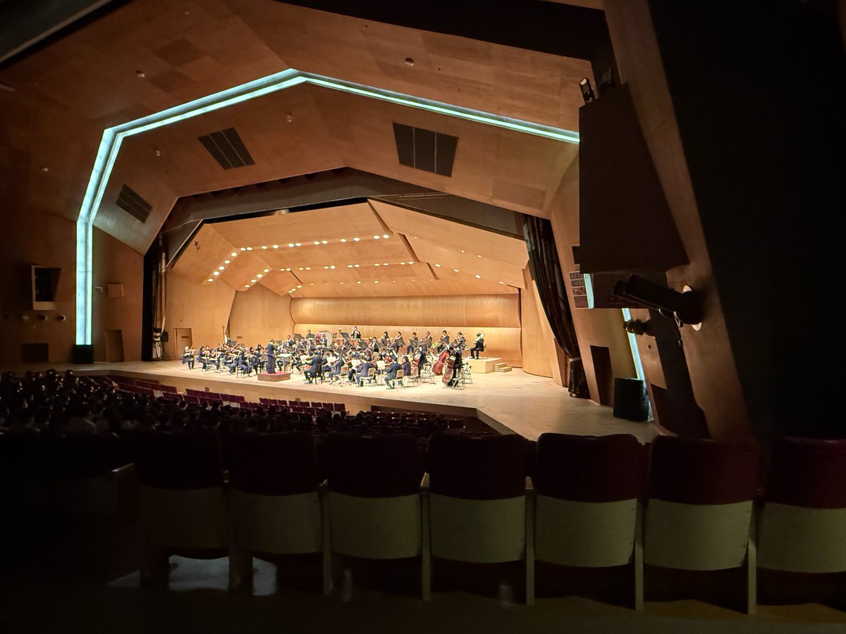 本日は、音楽センターにて「高校生と聴く大人も音楽教室」開催🎶 明和