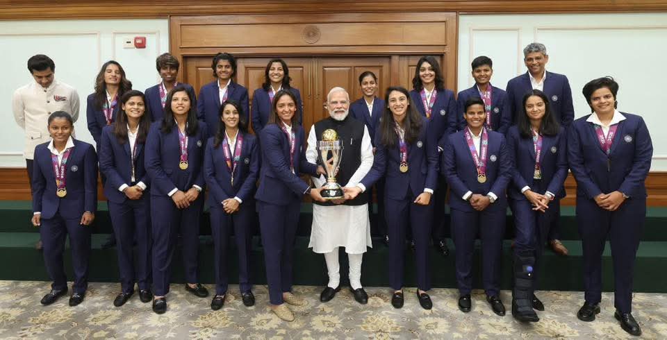 AditiSinghRBL's tweet image. ये भारत की बेटियां हैं, जो इतिहास गढ़ती हैं! 🇮🇳 

#womensworldcup2025 #TeamIndia #PMModiji #WomenInBlue