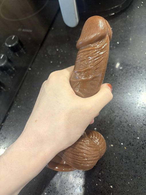"Realistic pleasure in your hands. 
Indulge anytime, anywhere."💦
💕💕
#nsfw #nsfwtwt #sub #ddlg #cnc #cnckink #rapekink #horny #sex #brat #bdsm #roughsex #petplay #puppyplay #Kink #dildo