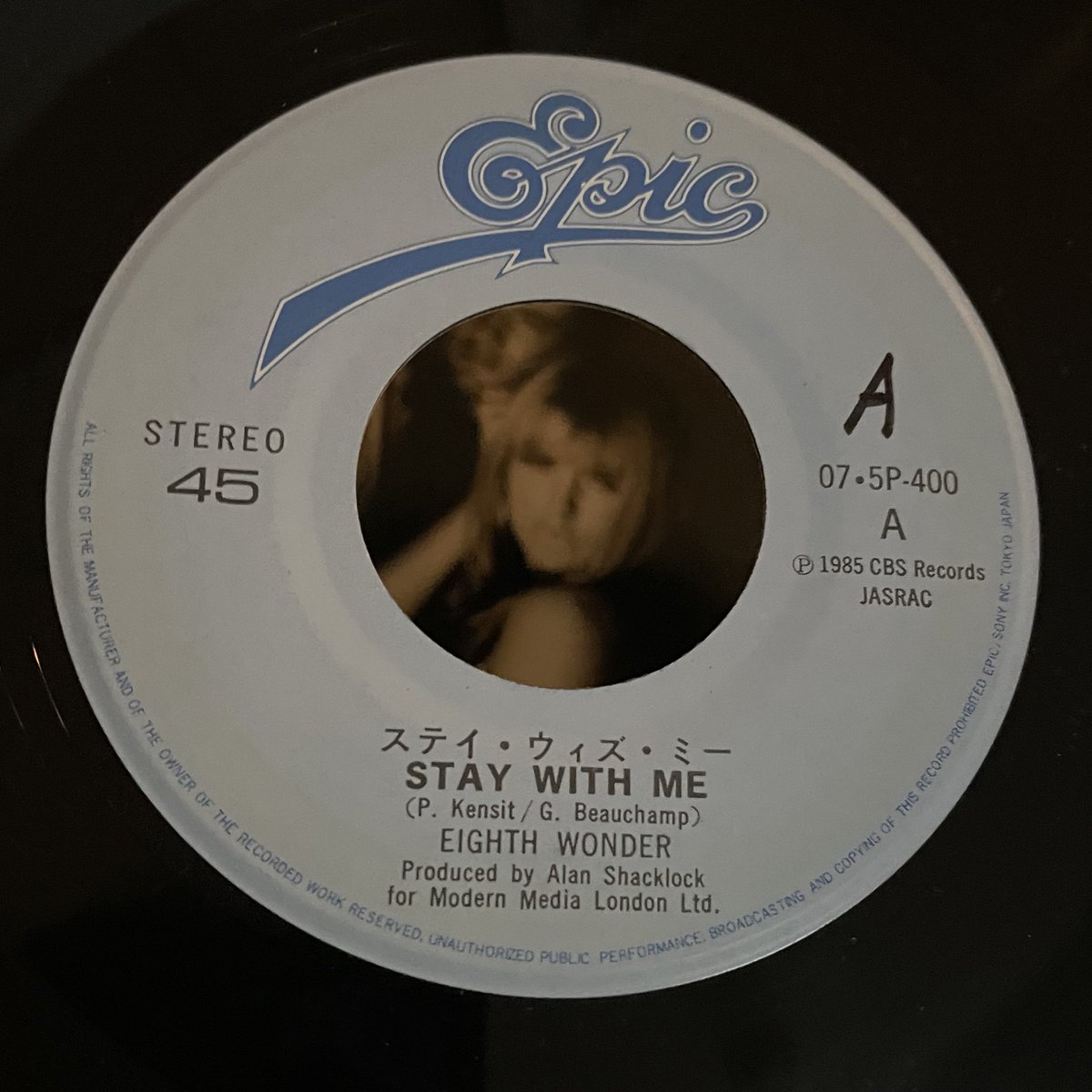 GKuniii's tweet image. 夜レコード（爆音🎧）
ミニスカートはポップな自己表現
今ロンドンで話題の17歳
パッツィ•ケンジット率いるエイスワンダー デビュー
『エイスワンダー/ステイウィズミー』07-5P-400
youtu.be/JSfSQ8EfrL0?si…
B面『ルーザーインラブ』
youtu.be/idbDGnHKXgg?si…
#80s #EighthWonder #PatsyKensit #vinyl