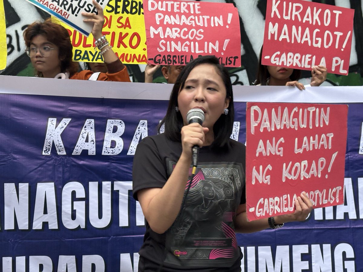 GabrielaWomenPL's tweet image. “PRES. MARCOS JR., BLOOD IS ON YOUR HANDS.”

Gabriela Women’s Party joined the Black Friday Protest in Katipunan to condemn flood control corruption amid the Cebu floods. 

#LabanKababaihan #LabanGabriela