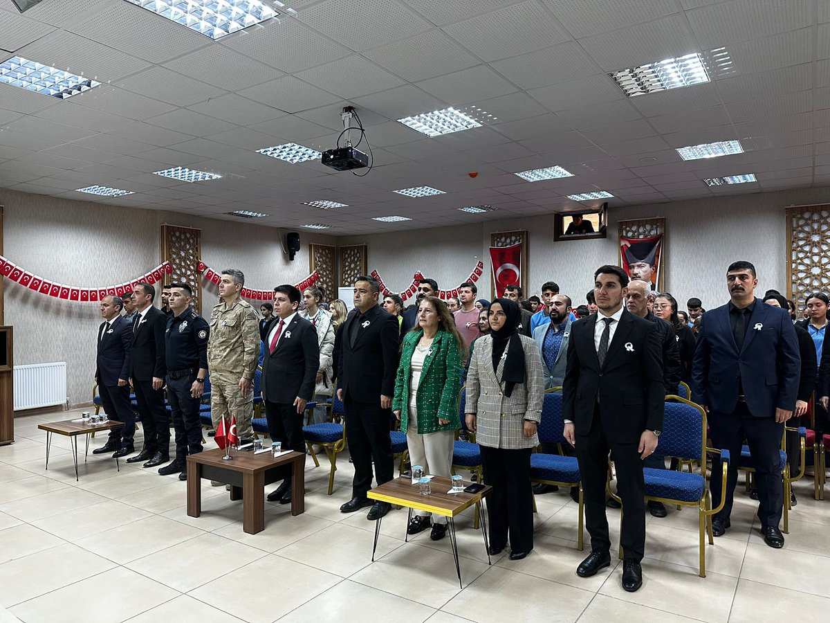 sirvankymkmligi's tweet photo. 10 Kasım Atatürk’ü Anma Programını Kurum Amirleri,Öğretmen ve Öğrencilerimiz ile birlikte Anadolu İmam Hatip Lisesinde gerçekleştirdik. @aaaltintass https://t.co/vUD7fj0AqS
