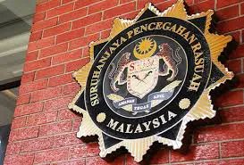 UMelayuPlus's tweet photo. SPRM tahan bekas timbalan pengarah jabatan kerajaan kes rasuah RM35,000 https://t.co/OLMgm7VxqZ https://t.co/1zAgF5IhjE