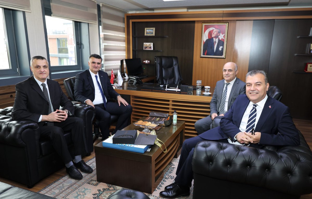 acmakas's tweet image. ODTÜ Rektörü Prof. Dr. Ahmet Yozgatlıgil, Rektör Danışmanı Prof. Dr. Oğuzhan Hasançebi ve Genel Sekreter Hüseyin Kaymak’ı Kamu Denetçiliği Kurumu’nda ağırladık.
#ODTÜ çatısı altında yetişmiş dostlarla bir araya gelmek, aynı değerleri paylaşmak her zaman gurur verici.
@METU_ODTU