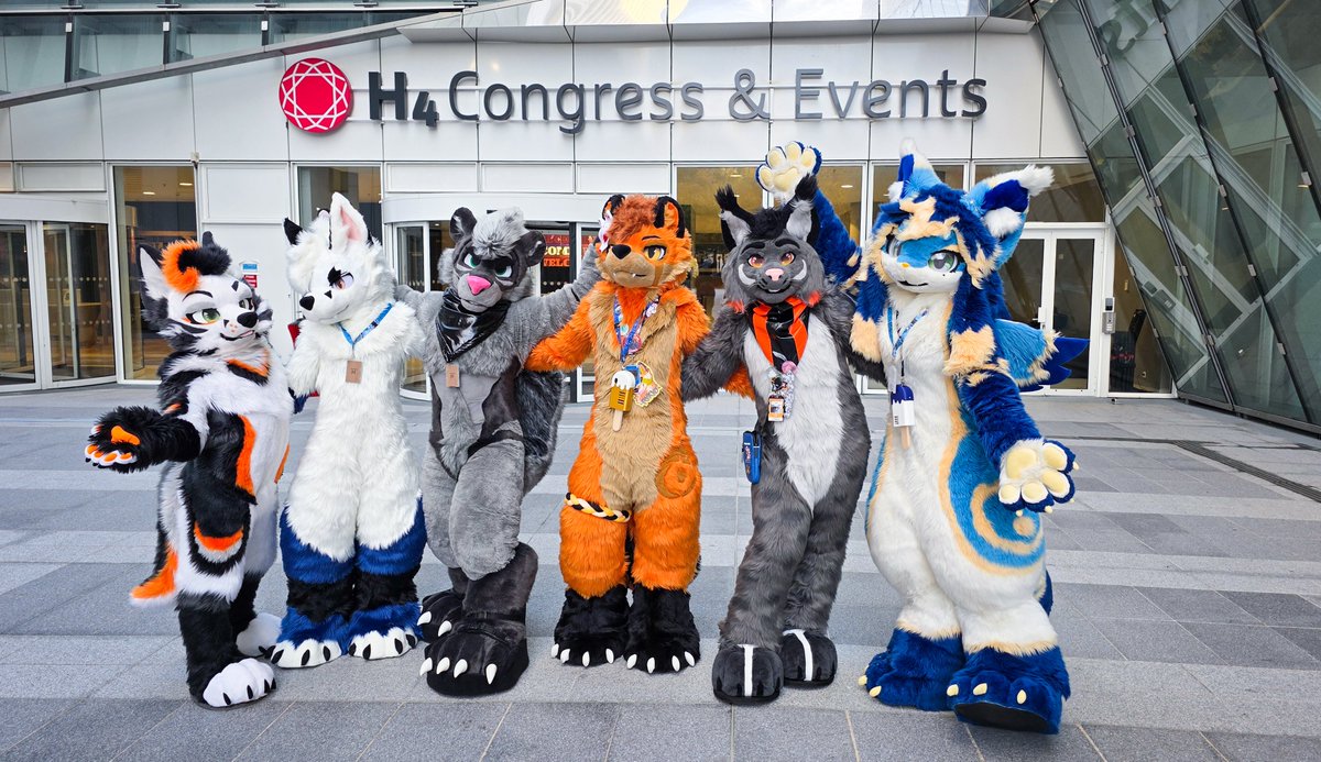 Last week it was #FBL13 , happy to have met friends and met more cute peeps in the new H4 Hotel in Paris 🥰✨ 

With from left to right : 
<a href="/FusionFur/">Slutty Fusion "-20% OF" 🐾💫</a> 
<a href="/Pixus_Fox/">Pixus 🥐</a> 
<a href="/shawn_sk1/">shawn skunk</a> 
<a href="/Rykyo_Tanukyo/">Rykyo</a> 
<a href="/SeliChat/">💙 Seli ✨</a> 

#FursuitFriday
📸: Phone pic, can't remember their name :(