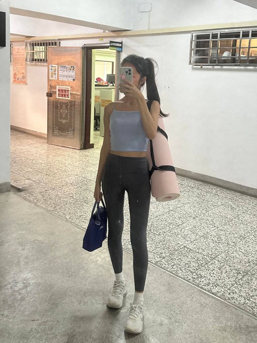 ヨガの練習に出かけましょう。