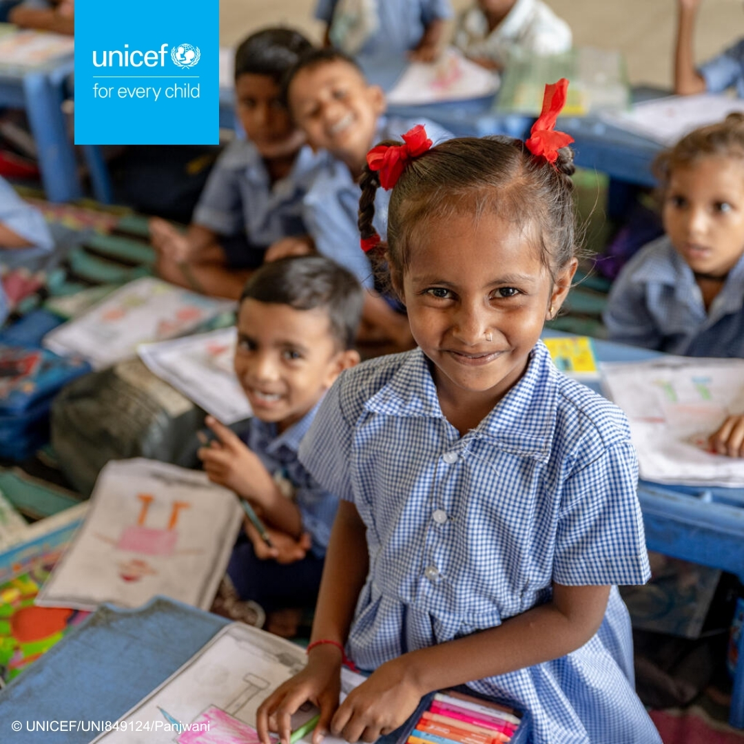UNICEFIndia's tweet photo. This smile belongs in a classroom.

Meet 5-year-old Vaishnavi, lighting up her classroom at Bharoda Primary School in Gujarat dreaming big, learning freely, and proving that every girl deserves her chance to shine.

When girls stay in school, dreams stay alive.

#ForEveryChild, education