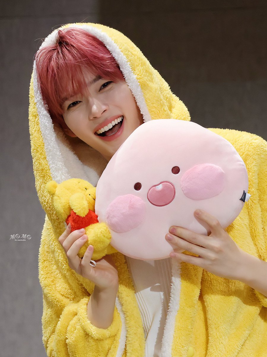 251103 일본 팬싸 

🧸🍯💗

#성한빈  #SUNGHANBIN #ソンハンビン #ZB1 #제로베이스원 #ZEROBASEONE