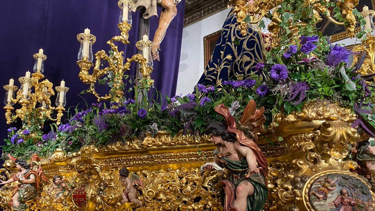 🟣 450 Aniversario Fundación del Museo
Así luce el paso con nuestro Titulares en este viernes, día que realizaremos el traslado a la Santa Iglesias Catedral. Las flores del paso son anémonas mistral y anémonas levante, trabajo realizado por Priostía y Grado Floristería