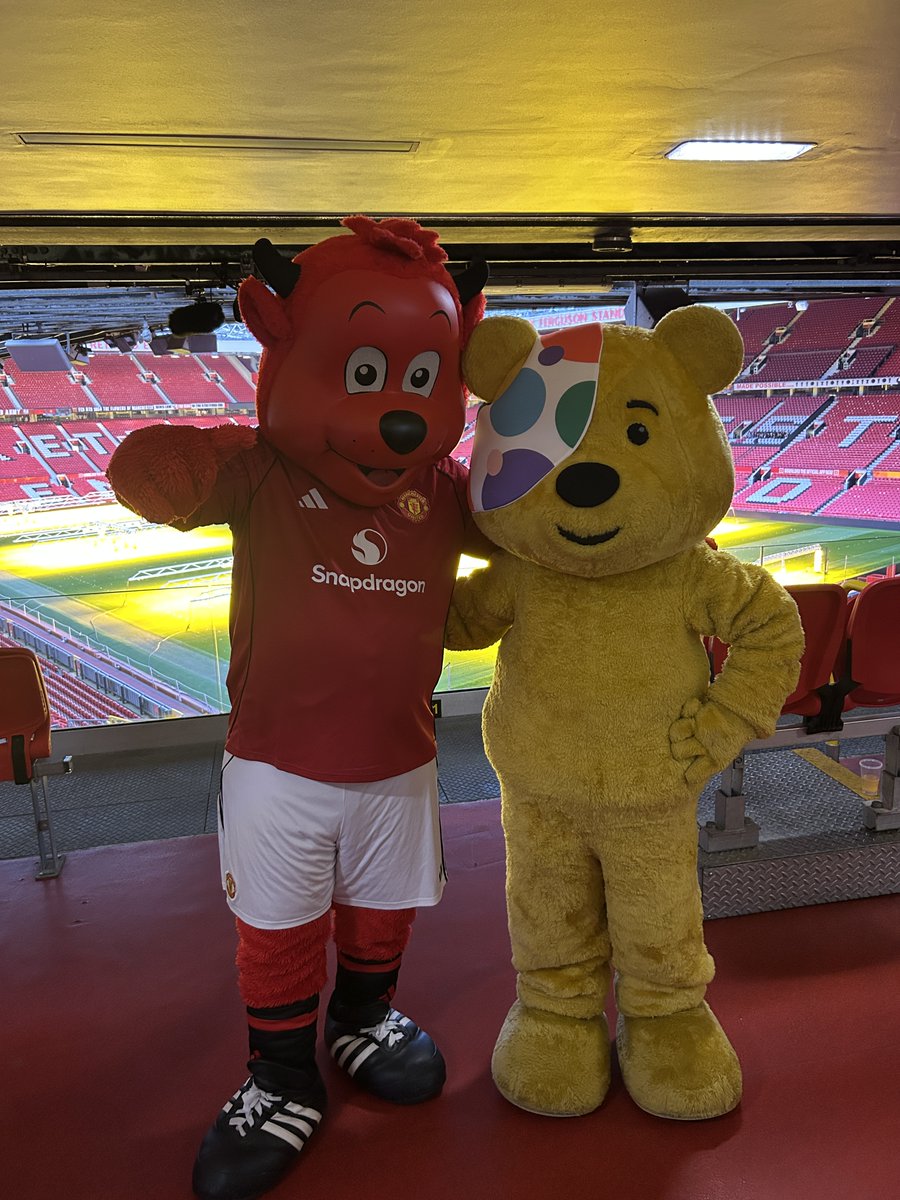MU_Foundation's tweet photo. The collab you didn't know you needed... πΉπ»
π₯° When #FredTheRed met Pudsey Bear β€οΈπ
#HugABearDay | #ManUtdFoundation https://t.co/HBVmKwedcU