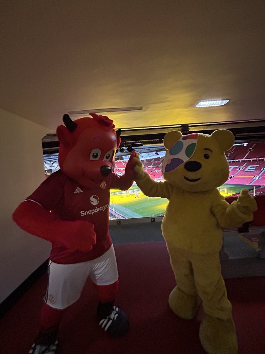 MU_Foundation's tweet photo. The collab you didn't know you needed... πΉπ»
π₯° When #FredTheRed met Pudsey Bear β€οΈπ
#HugABearDay | #ManUtdFoundation https://t.co/HBVmKwedcU
