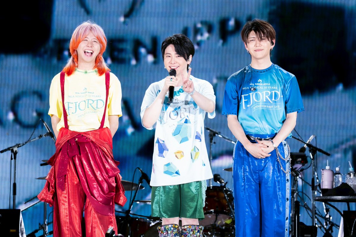 FC_MotokiOhmori's tweet photo. #MrsGREENAPPLE
映画2作同時公開まで あと21日 🎬

「ANNIVERSARY LIVE ～FJORD～」が
再び大スクリーンに蘇ります🍏

あの瞬間に生まれた「#Variety」の熱量を
ぜひ劇場で体感してください💛

#MGA_FJORD #MGA_THEORIGIN
#MGA_MAGICAL10YEARS https://t.co/I470lI95Ag