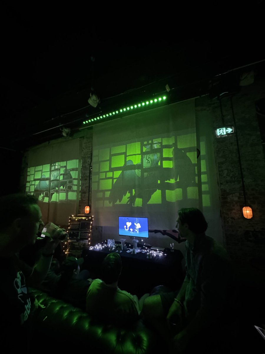 Photos from Waypoint Constellations 2025 ✨ Featuring <a href="/WaynePetzler/">Wayne Petzler</a> &amp; <a href="/liminalzero/">liminalzero</a>
of Lablab, creators of Cow Chess

An evening shrouded in TV static, beneath it all a love letter to Sydney’s most groundbreaking and culturally impactful games and creators.

🧵1 / 2