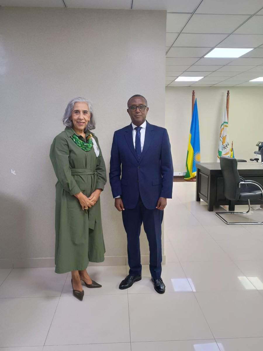 IVG2909's tweet image. I had the pleasure of meeting the Hon Min of Interior of Rwanda, Mr V Biruta @Vbiruta, who was the Min of Foreign Affairs when our two countries decided to establish resident missions in Brasilia and Kigali.  We are both enthusiastic about the future of our bilateral relations.