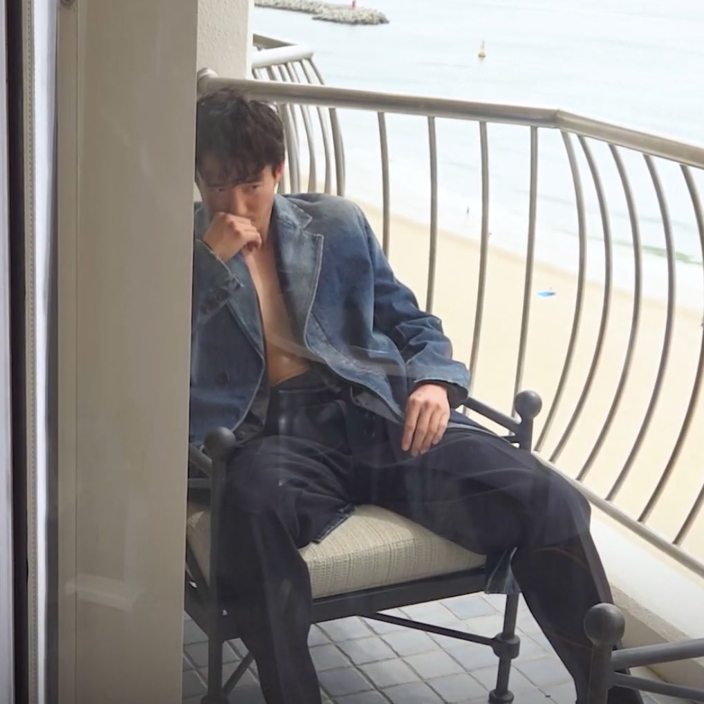 kindestcuts's tweet image. stop this manspreading pose because i’m UNWELL