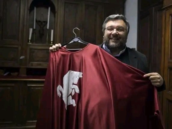Don Riccardo Robella,cappellano del Torino, è in condizioni gravi all'ospedale Cto di Torino dove è stato trasportato in elisoccorso dai sanitari del 118 Azienda Zero in seguito a un incidente avvenuto nella tarda serata di ieri, giovedì 6 novembre 2025, sull'autostrada