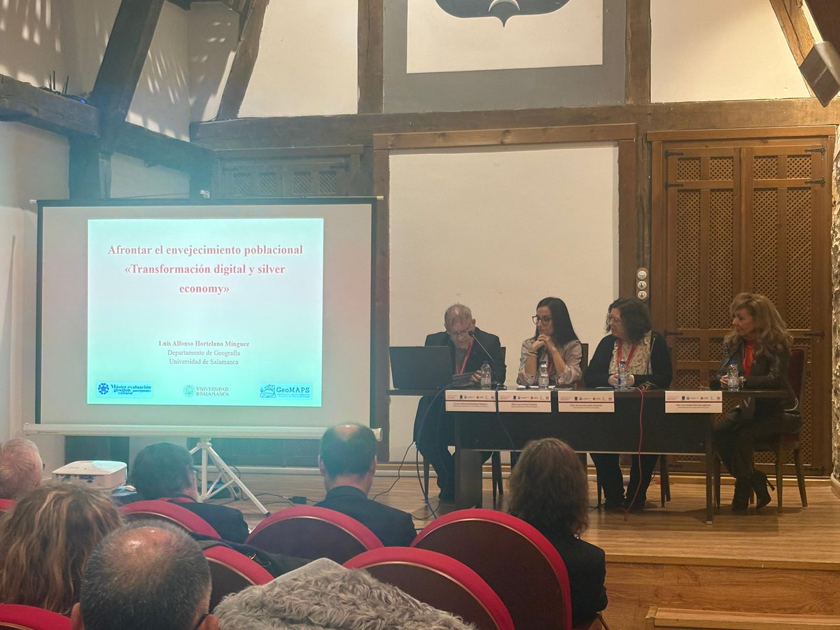 💻🧑‍🧑‍🧒‍🧒🏡 Mesa redonda I. Transformación digital y silver economy.

🗣️Intervienen:
D. Luis Alfonso Hortelano Mínguez. Profesor de Geografía <a href="/usal/">Universidad de Salamanca</a> 
Doña Soraya González Gonzalo y Doña Laura Ortiz Castaño. Rtes CEAS Zamora
Doña Ana Isabel Sánchez Iglesias. <a href="/DiputacionZA/">Diputación Provincial de Zamora</a>