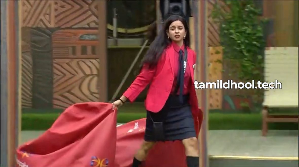 BITTERFACTS_183's tweet photo. Apram enna sodiya jail poga poranga. Shipping edits ku #Divra va illa #Sanya va 😂
#SandraAmy
#Divya
#BiggBossTamil9 https://t.co/swKMklpquZ