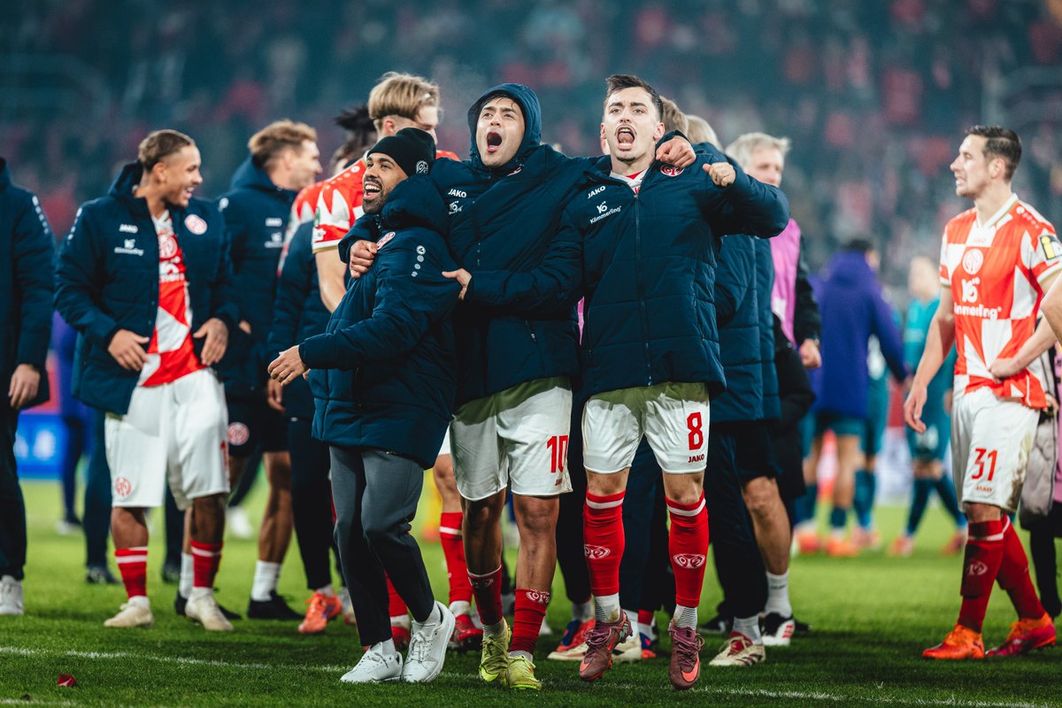 Mainz05en's tweet photo. Friday morning mood 🤩
#Mainz05 #M05ACF https://t.co/WhVLapK0ij