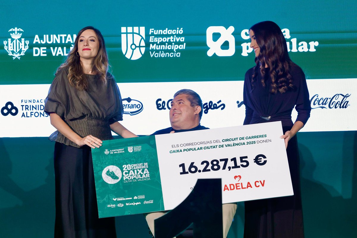 CtoValencia's tweet photo. 🏃‍♀️🏃‍♂️ Gala XX Circuit Carreres Populars Caixa Popular Ciutat de València 🏃‍♂️🏃‍♀️

🏆 Enhorabuena a todos los premiados por una temporada espectacular en un año tan especial como este XX aniversario 😍

💪 ¡Con ganas de que llegue ya el XXI! 🏃‍♀️🏃‍♂️

➕ Info 👉 https://t.co/B0YxqsfOdp https://t.co/AKpzklufhJ