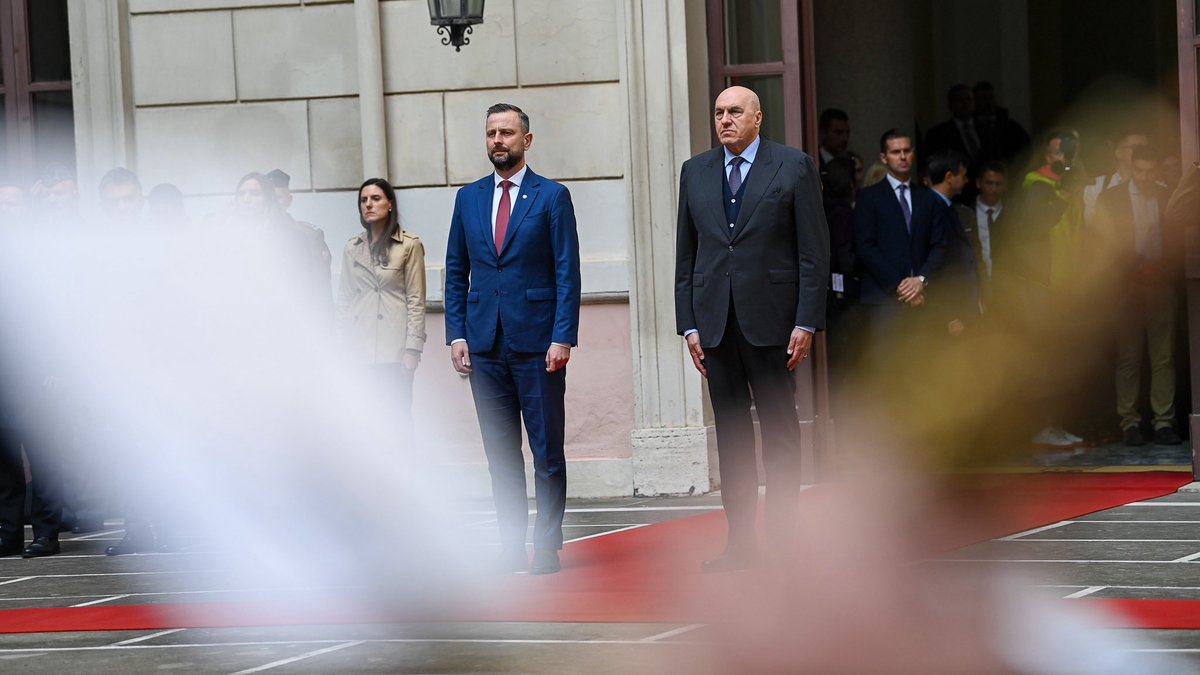 MON_GOV_PL's tweet image. W #Rzym rozpoczęło się spotkanie wicepremiera W. @KosiniakKamysz i ministra obrony Włoch Guido Crosetto. Wśród tematów rozmowy; 
✅ bieżącą współpraca w dziedzinie obronności oraz kierunki rozwoju, 
✅wkład Polski i Włoch w bezpieczeństwo sojusznicze poprzez zaangażowanie na…