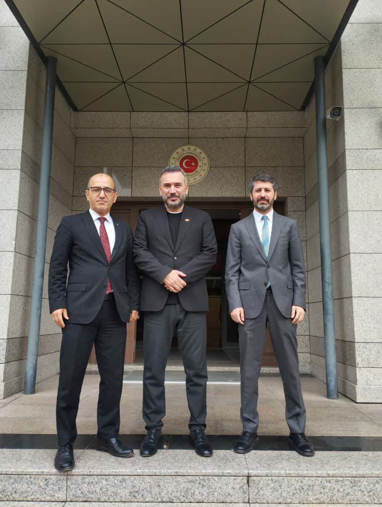 8 Kasım Zafer Günü öncesinde, Karabağ - Chelsea Şampiyonlar Ligi maçını sunmak için gittiğim Bakü’de Büyükelçiliğimizi ziyaret ettim. 
Büyükelçimiz Sayın <a href="/Birol_Akgun/">Birol Akgün 🇹🇷</a> ile verimli bir sohbet gerçekleştirdik.  Nuri Paşa komutasındaki Kafkas İslam Ordusu’nun 1918’de Bakü’yü işgalden