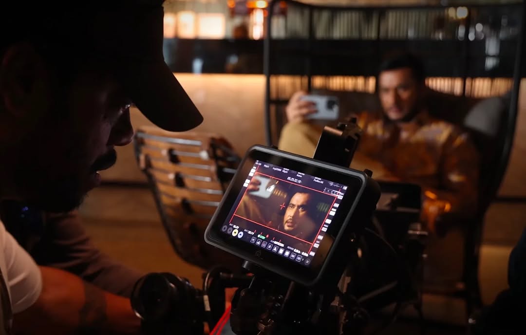 Mrstanley7999's tweet image. Still from sets of #TheDevil 🥵

@dasadarshan looking like a Beast 💥

#Prakash anna cooking❤️‍🔥

#DBoss #DarshanThoogudeepa
@TheRachanaRai @sjmcfilms