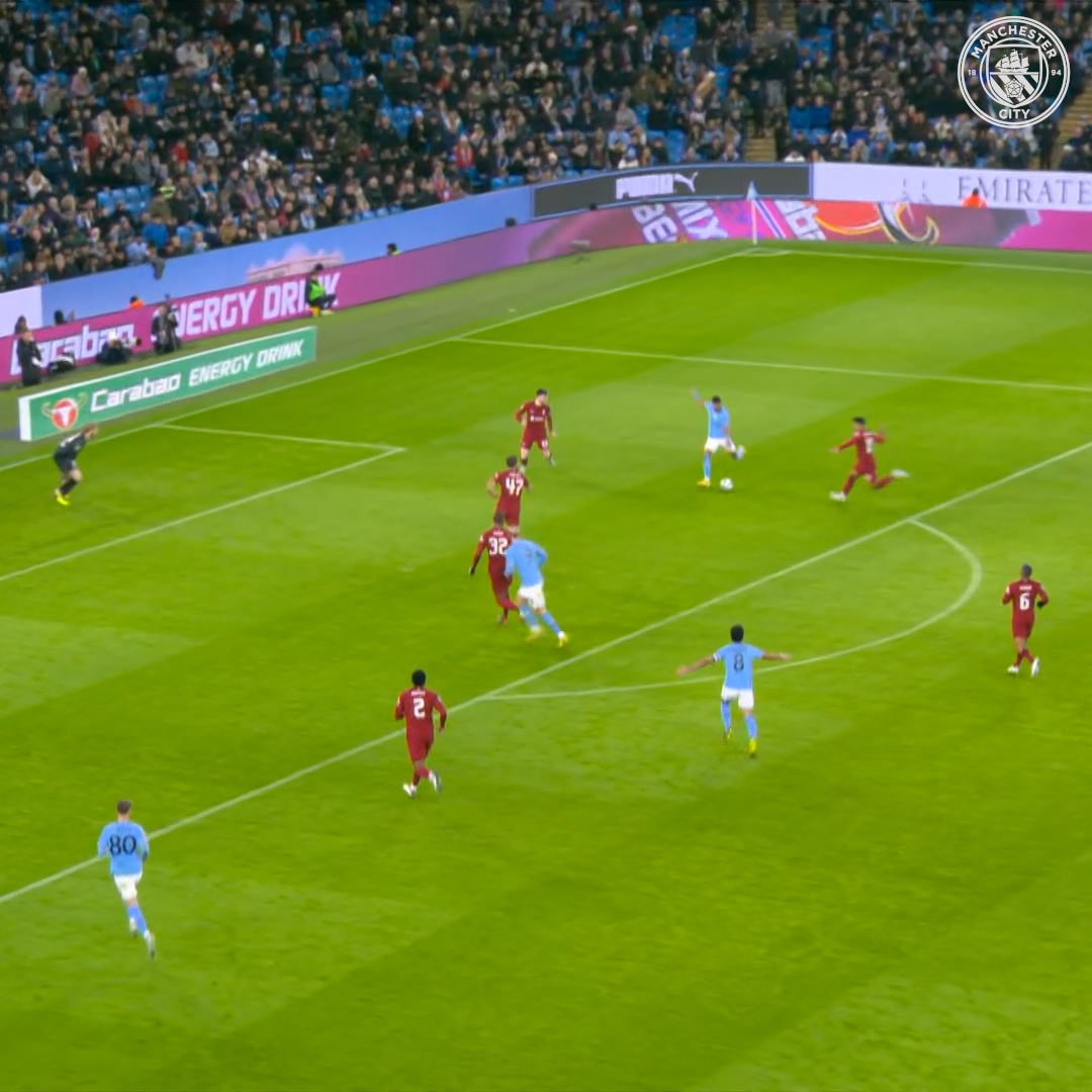 يحتفل اليوم نجم الكرة الجزائرية، وجناح ليستر سيتي و مانشستر سيتي الأسبق، رياض محرز، بعيد ميلاده الـ35 