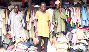 💰 Lifeline or liability? Uganda’s second-hand clothing trade fuels jobs, taxes, and survival for millions. A new report asks: Should the country ban second-hand fashion — or let it thrive alongside homegrown factories? READ MORE👉c-news.ug/trade-industry…