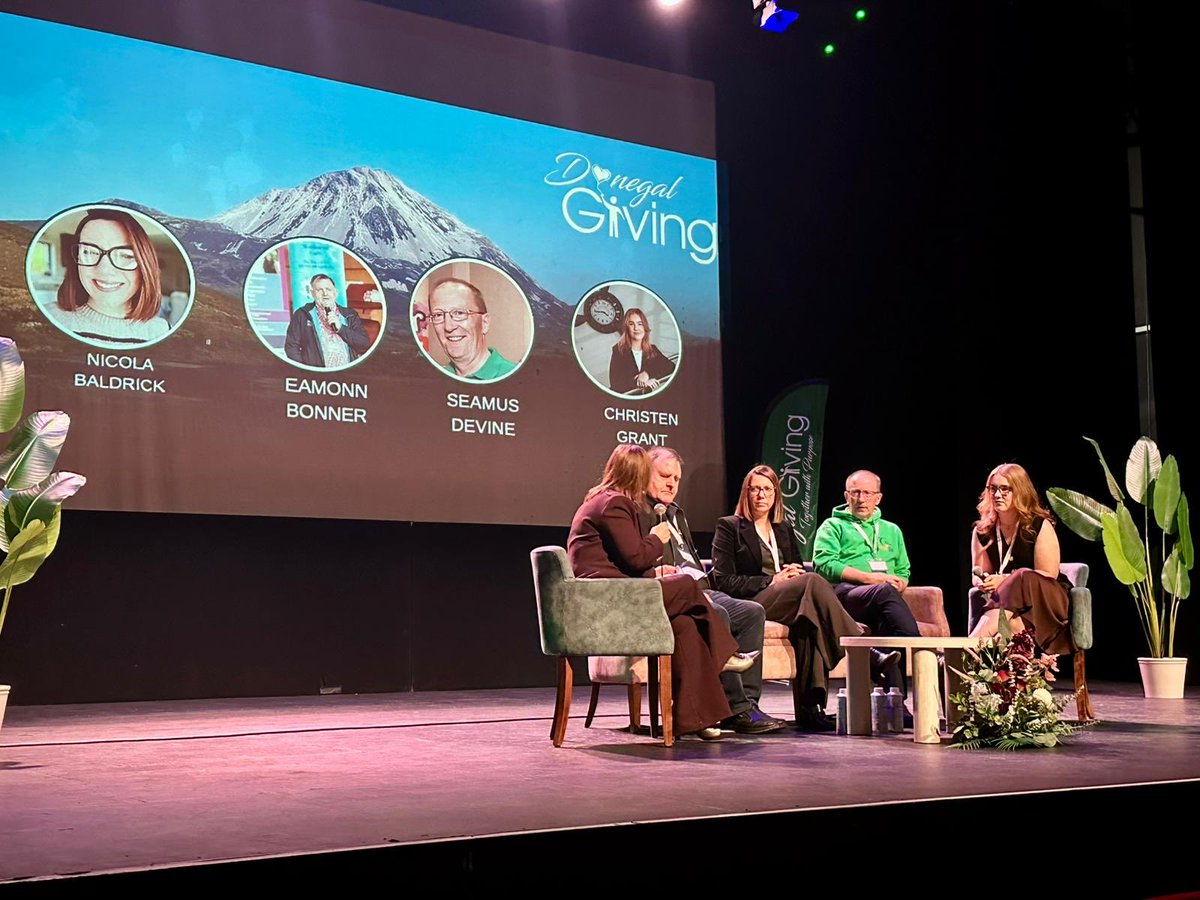 Scoláirí na hIdirbhliana a bhí i láthair ag seoladh Donegal Giving in Amharclann an Ghrianáin. Ócáid an-speisialta ar fad agus muid iontach sásta a bheith páirteach. 
‘An rud a chuireann tú san Earrach, bainfidh tú san Fhómhar’
#DonegalGiving